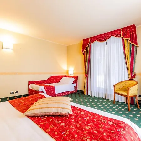 Cristallo Hotell 4*