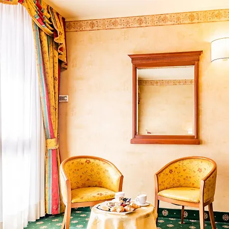 Hotel Cristallo 4*