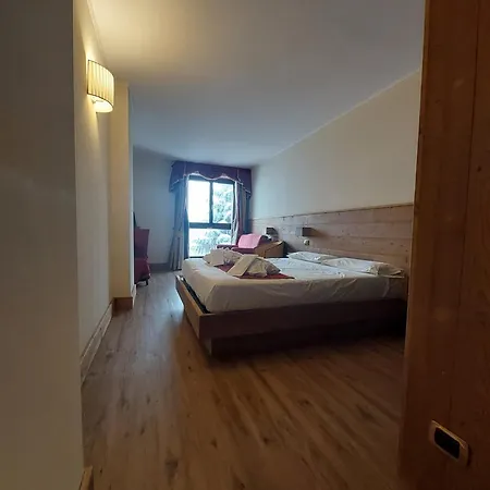 Cristallo Отель Сестриере